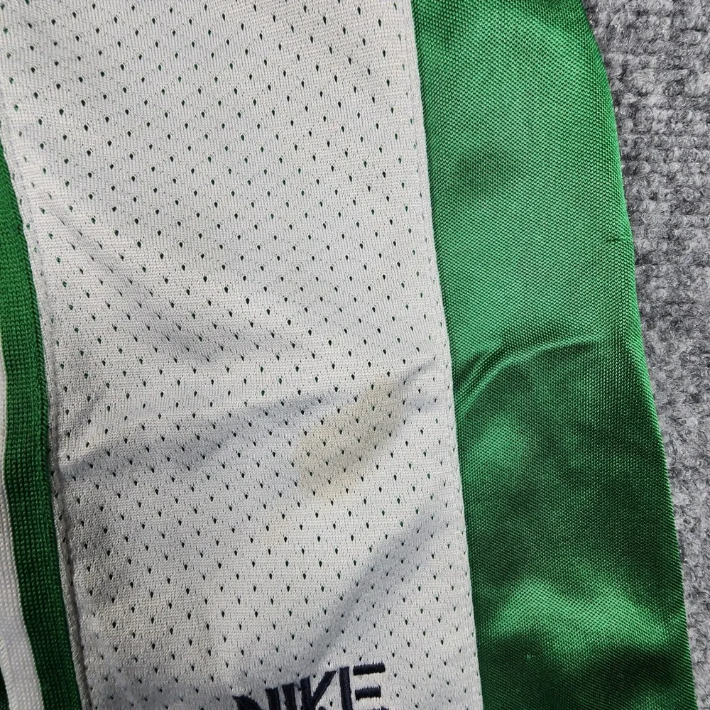 Vintage Nike Green White Mesh Panel Athletic Shorts Boys XL 16-18 Retro Sporty